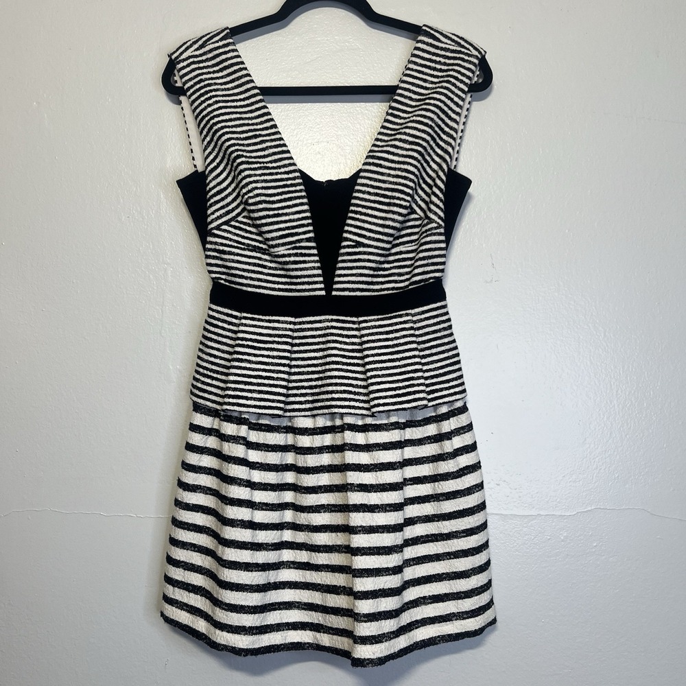 BCBGMAXAZRIA Piper V-Neck Peplum Mini Dress Deep Back Sz 4 Festival Striped